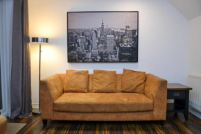Classy 3 Bedroom Home Free Parking Fast Wi-Fi